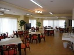 明るく広いダイニングスペース