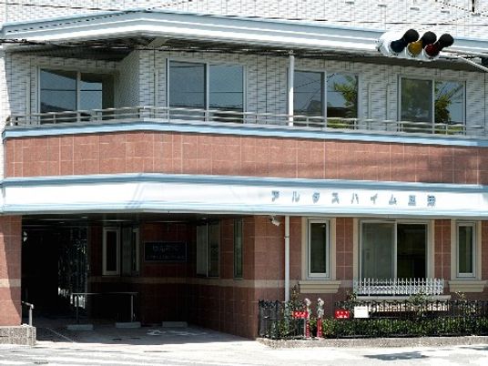明るい清潔なエントランス