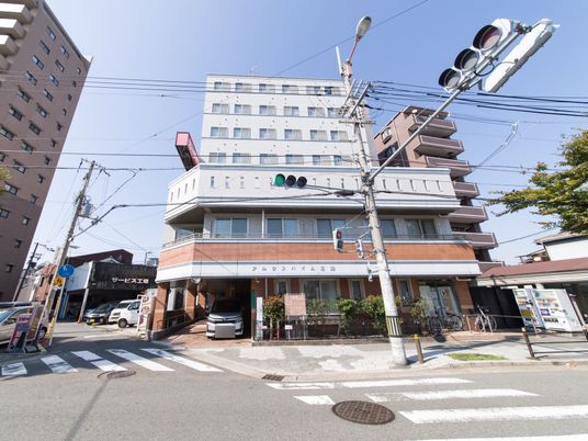 立派な建物の外観