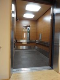 広々としたエレベーター