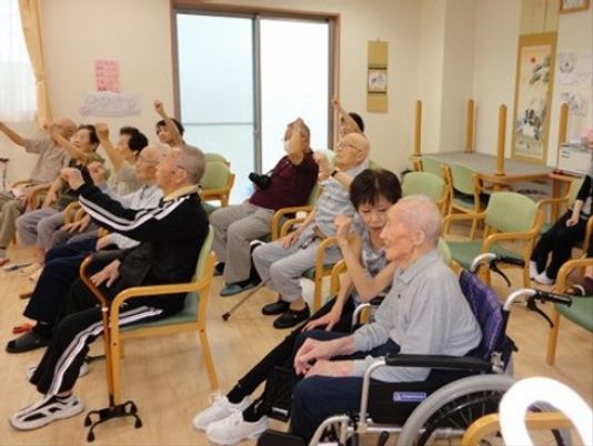 活動する人々の機能訓練室