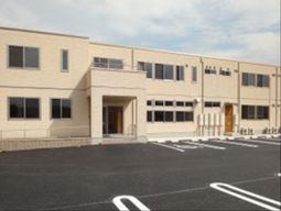新しい建物の外観