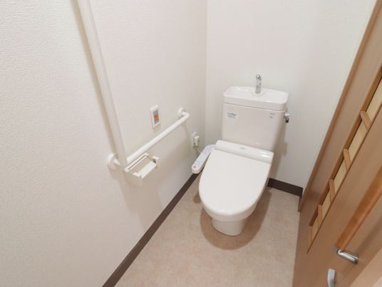 バリアフリー設計のトイレ