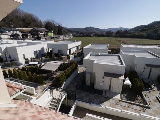 広々とした施設の全景