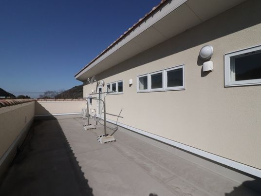 晴天下の明るいテラス