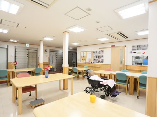 明るい食堂の様子