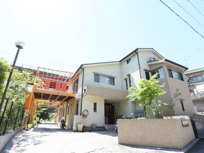 暖かみのある施設外観