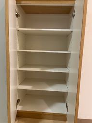 空の棚のクローゼット