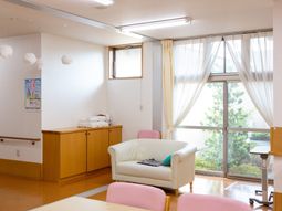 明るい休憩室の風景