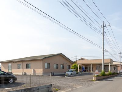 広々とした一階建て外観