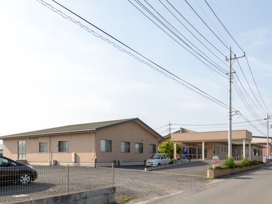 広々とした一階建て外観