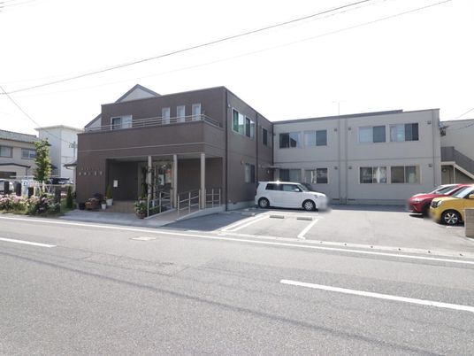 建物の正面外観