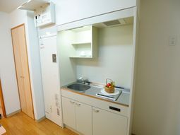 居室内の清潔なキッチン