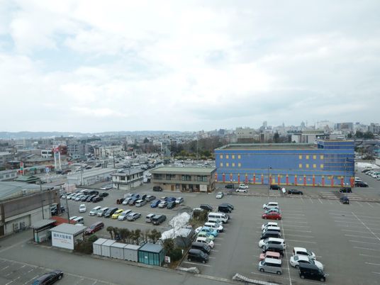 都市風景の窓からの景色
