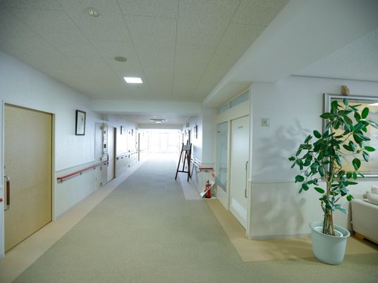 清潔感ある廊下の風景