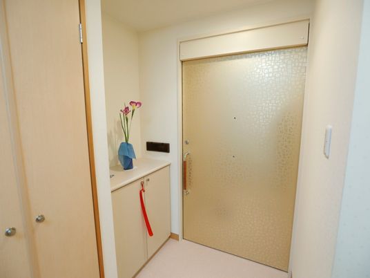 清潔感ある居室の入り口