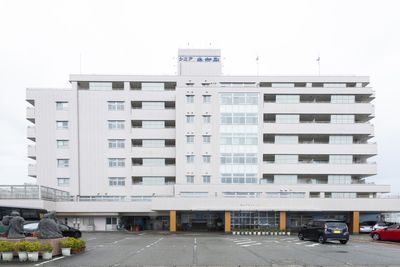清潔感のある建物エントランス