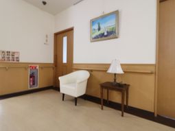 廊下に置かれた家具