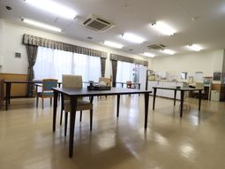 明るいレクリエーションルーム