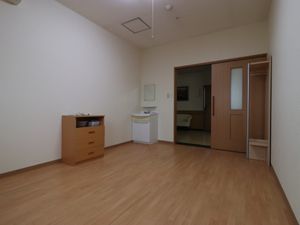 広々とした明るい居室
