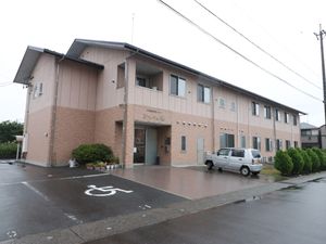 明るい建物のエントランス