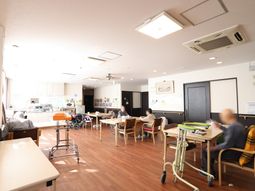 明るいダイニングスペース