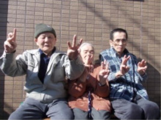笑顔のご利用者三人組