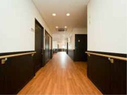 明るい廊下の風景