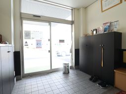 エントランスの明るい空間