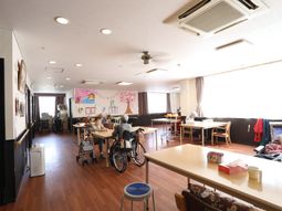 明るいダイニングの様子