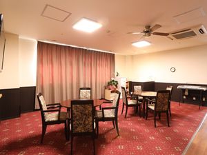 落ち着いた雰囲気の共有ラウンジ