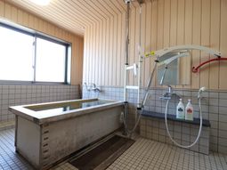 浴室の設備と窓
