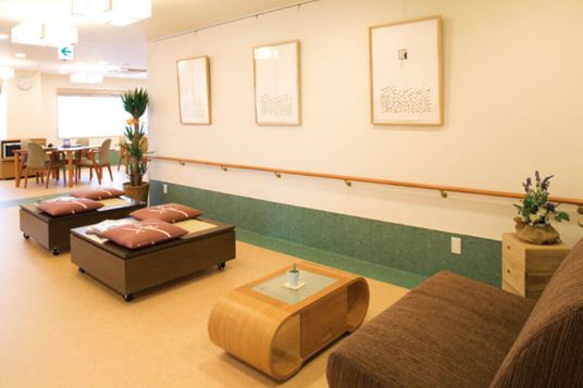 落ち着いた雰囲気の廊下