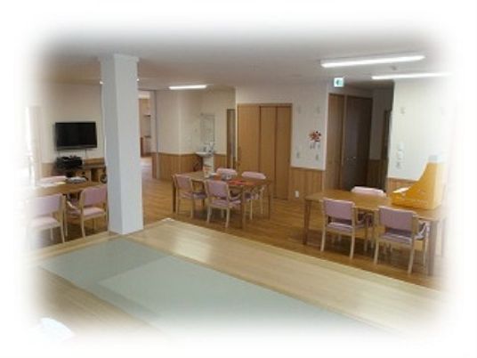 共有スペースの明るい居室