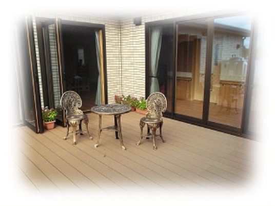 居心地の良い開放的なテラス