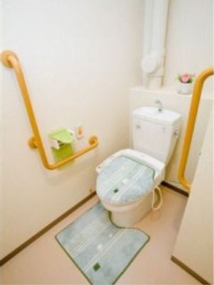 バリアフリー設計のトイレ