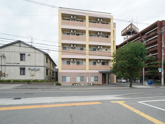 多階建ての建物外観