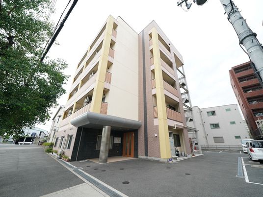 キレイな建物の外観