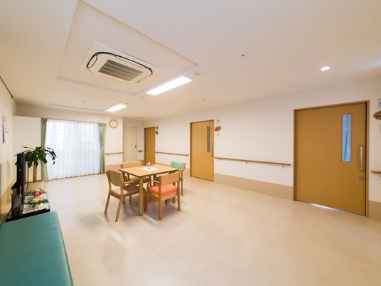 広々とした明るい休憩室