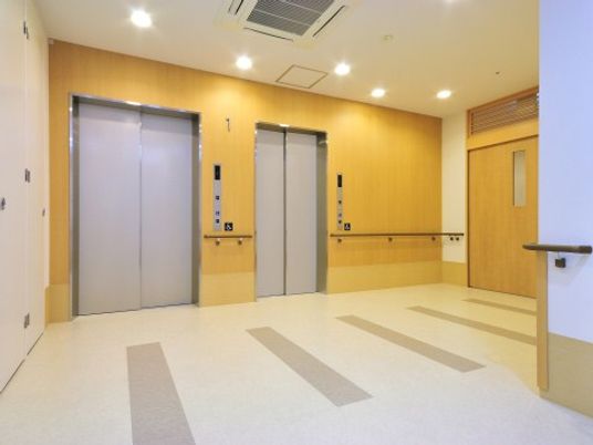清潔なエレベーターホール