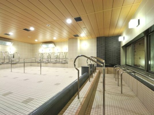 広々とした清潔な浴室