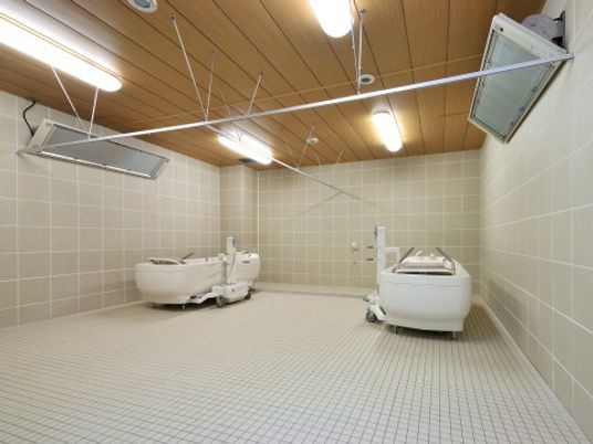 ゆったりした浴室空間