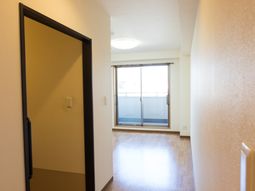 明るい居室の空間