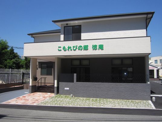 温かな雰囲気の外観
