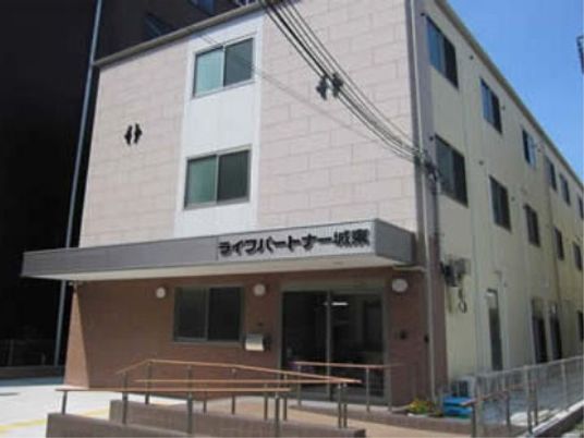 施設の外観とエントランス