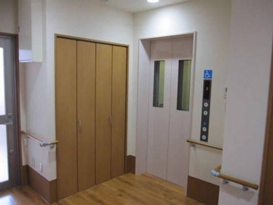 廊下とエレベーター