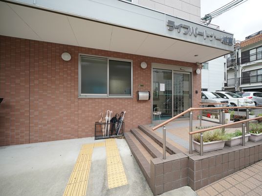 エントランスの外観