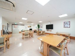 ゆったりとした食堂の様子