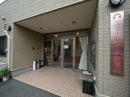 エントランスの清潔な外観