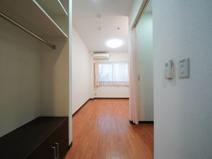 居室の明るい内装